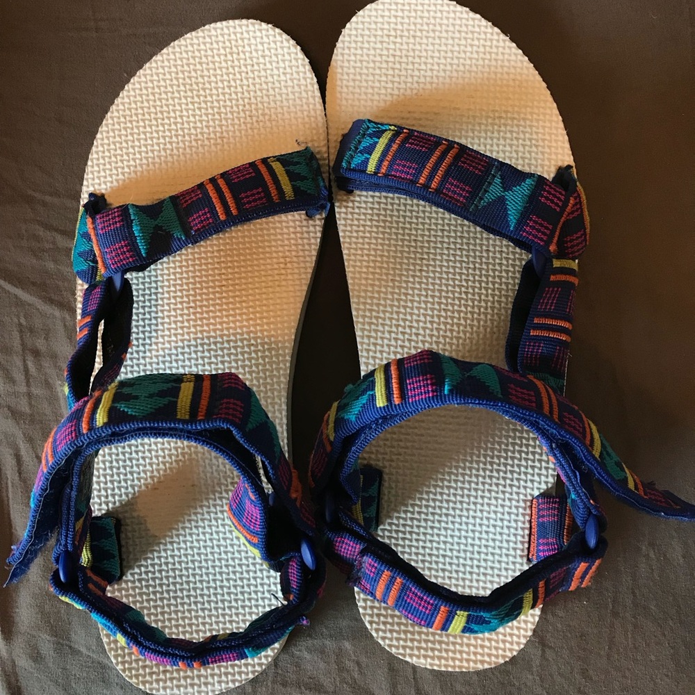 White/Retro Tevas